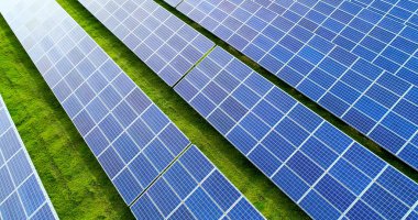 Hava görünümünde güneş panelleri