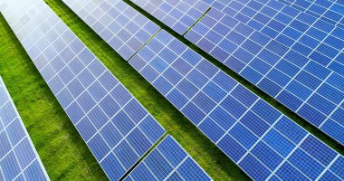 Hava görünümünde güneş panelleri