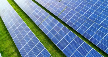 Hava görünümünde güneş panelleri