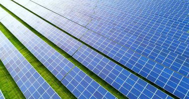 Hava görünümünde güneş panelleri