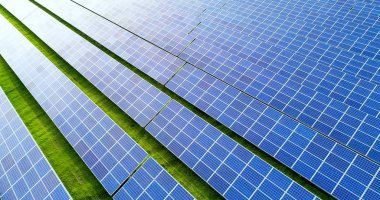 Hava görünümünde güneş panelleri