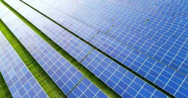 Hava görünümünde güneş panelleri