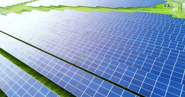 Hava görünümünde güneş panelleri