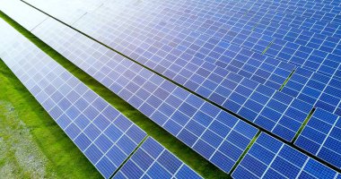 Hava görünümünde güneş panelleri