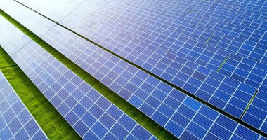 Hava görünümünde güneş panelleri