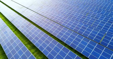 Hava görünümünde güneş panelleri