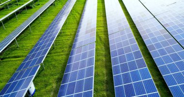 Hava görünümünde güneş panelleri