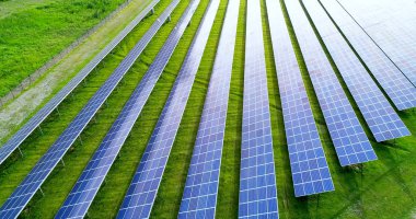 Hava görünümünde güneş panelleri