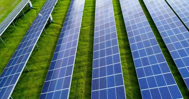 Hava görünümünde güneş panelleri