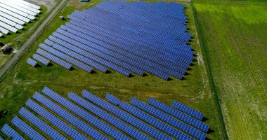 Hava görünümünde güneş panelleri