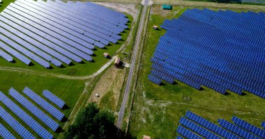 Hava görünümünde güneş panelleri