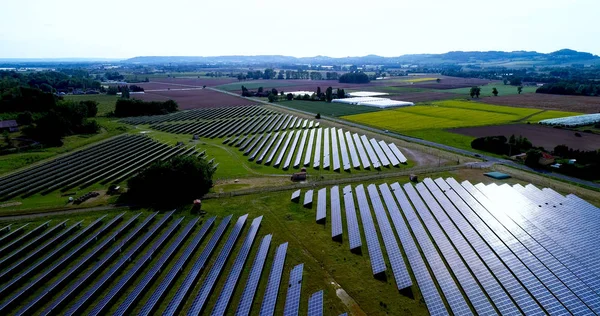 Hava görünümünde güneş panelleri