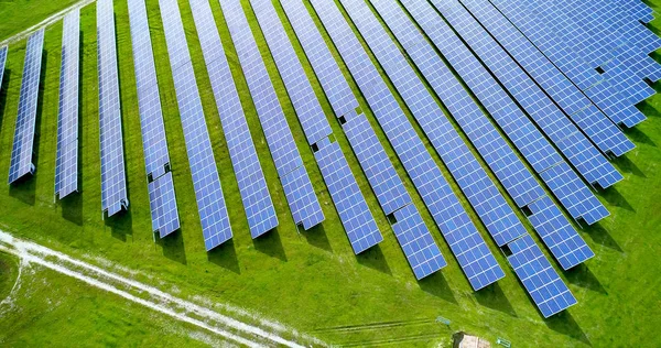 Paneles Solares Vista Aérea —  Fotos de Stock