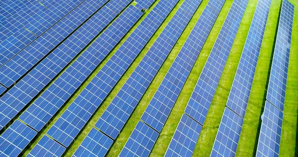 Hava görünümünde güneş panelleri