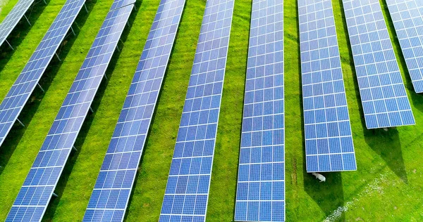 Hava görünümünde güneş panelleri