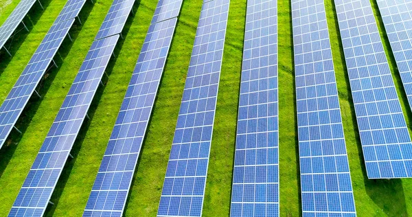 空中看到的太阳能电池板 — 图库照片