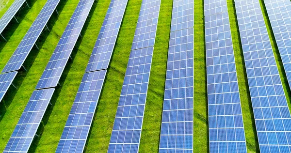 Hava görünümünde güneş panelleri