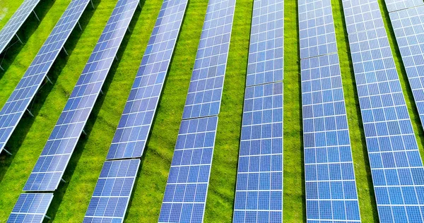 Hava görünümünde güneş panelleri