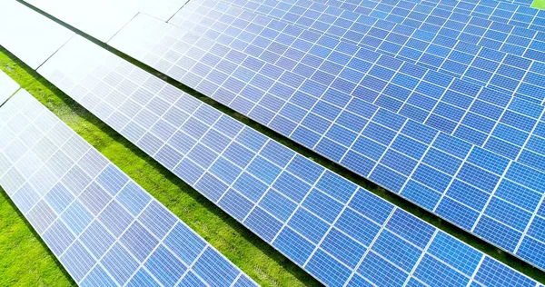 Hava görünümünde güneş panelleri