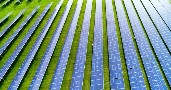 Hava görünümünde güneş panelleri