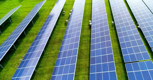 Hava görünümünde güneş panelleri