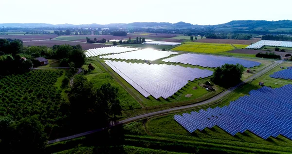 Hava görünümünde güneş panelleri