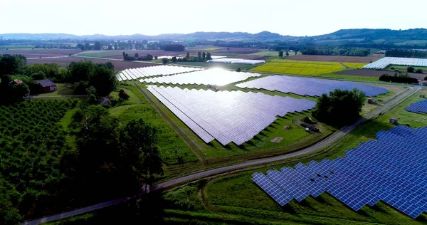 Hava görünümünde güneş panelleri
