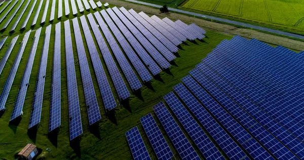 Hava görünümünde güneş panelleri