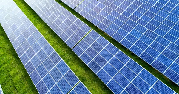 Hava görünümünde güneş panelleri