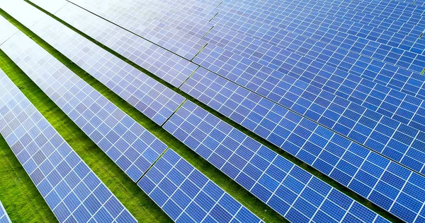 Hava görünümünde güneş panelleri