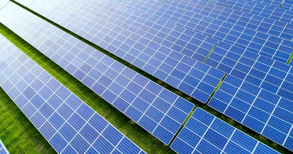 Hava görünümünde güneş panelleri