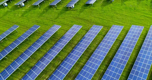 Hava görünümünde güneş panelleri