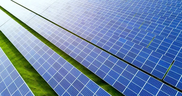 Hava görünümünde güneş panelleri