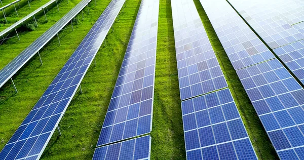 Hava görünümünde güneş panelleri