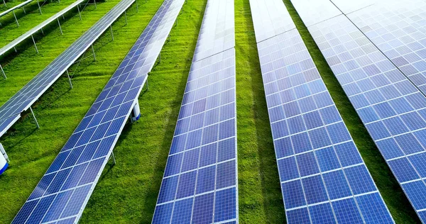 Hava görünümünde güneş panelleri