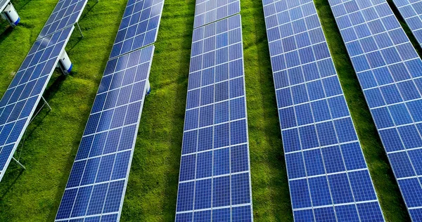 Hava görünümünde güneş panelleri