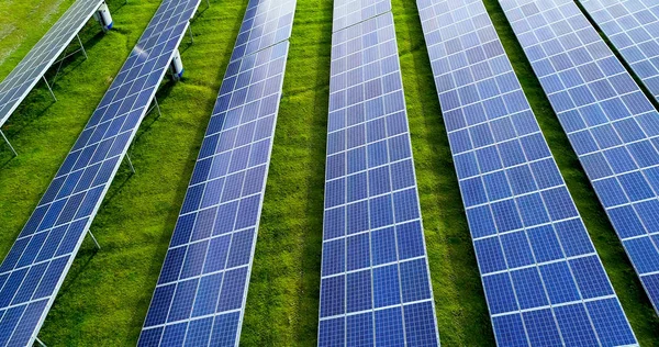 Hava görünümünde güneş panelleri