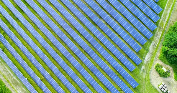 Hava görünümünde güneş panelleri