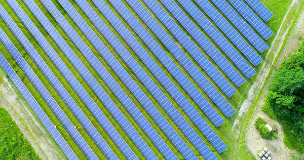 Hava görünümünde güneş panelleri