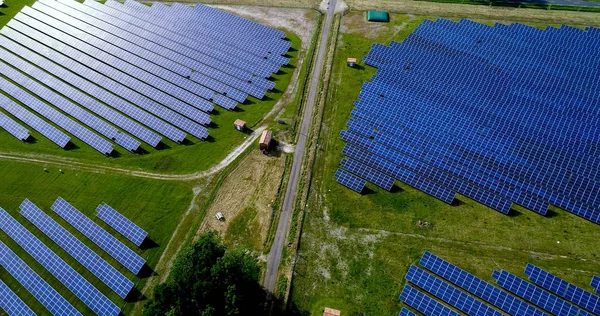 Hava görünümünde güneş panelleri