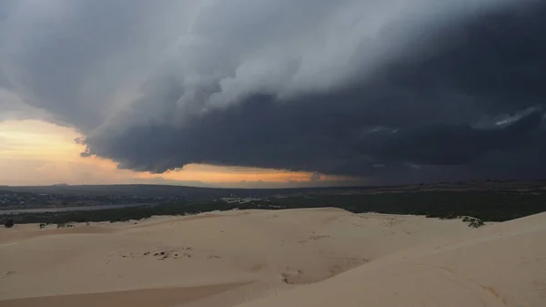 Fırtına bulutları, Phan Thiet, Vietnam