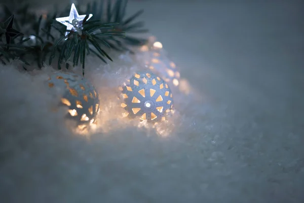 Ladin dalları ile Noel çelenk.