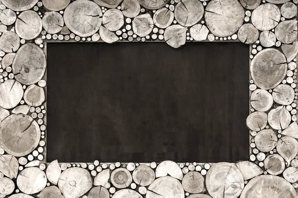 Деревянная рама из пиломатериала круглой формы серого цвета . — стоковое фото