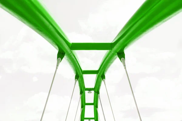 Veduta della struttura superiore del ponte verde contro il cielo blu . — Foto Stock