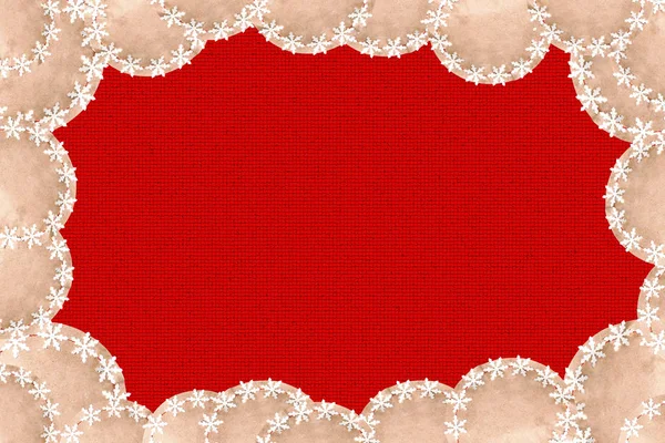 Kırmızı Bir Arka Plan Üzerinde Kar Taneleri Ile Topları Şeklinde — Stok fotoğraf