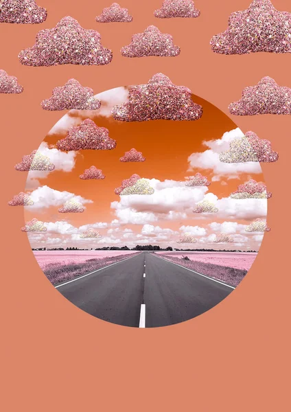 Colagem contemporânea. Estrada sem carros no fundo de um campo com trigo e o céu com nuvens. Paisagem conceitual, pandemia . — Fotografia de Stock