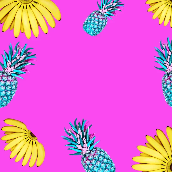Kortárs kollázs. Repülő banán és ananász élénk rózsaszín háttérrel. Az élelmiszer fogalma, nyár. — Stock Fotó