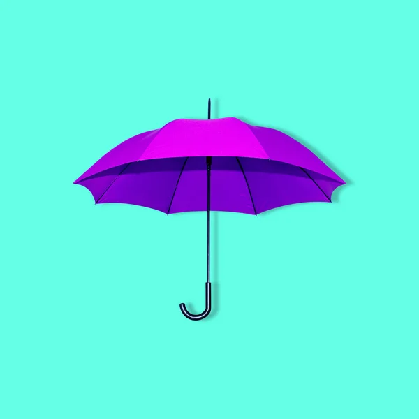 現代のコラージュ ターコイズの背景に紫色の杖の傘 秋のコンセプト アート — ストック写真