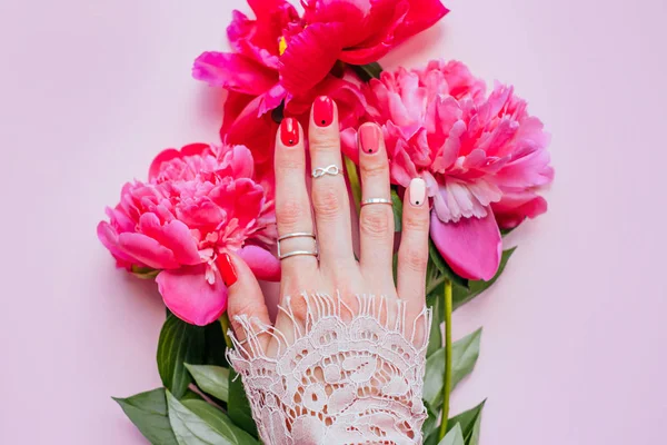 Bright trendy summer manicure — Stock Photo, Image