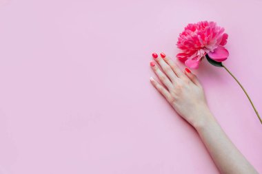 Parlak trendy yaz manikür